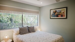 3 bedrooms, desk, iron/ironing board, free WiFi