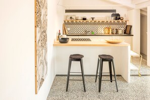 Een koelkast, een vaatwasser, een broodrooster