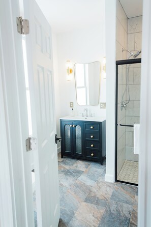 Luxury Double Room, 1 King Bed, Mountain View | Bathroom | Hair dryer, towels, soap, shampoo - Blue Ridge Abbey Bed & Breakfast (Buena Vista)