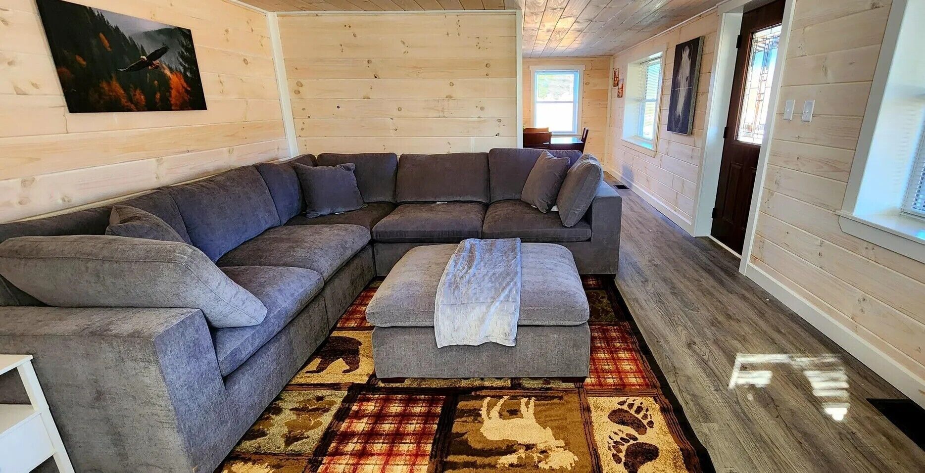 TV connectée, cheminée, jeux vidéo, table de tennis de table