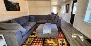 TV connectée, cheminée, jeux vidéo, table de tennis de table