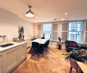 Apartment | Dining