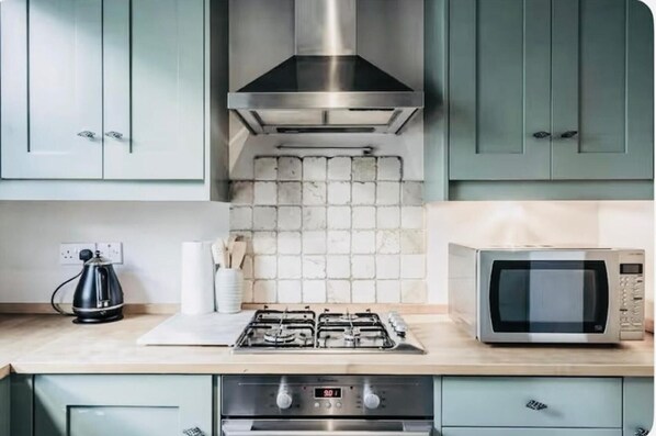 Apartment | Private kitchen | Fridge, oven, stovetop, dishwasher