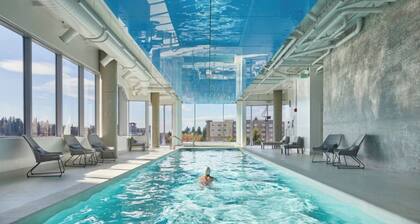 Luxury Patio Suite + Pool + Gym + Lounge + Wi-Fi + Free Parking