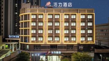 A multi-story hotel building with illuminated signage and a clear view of the hotel's name.