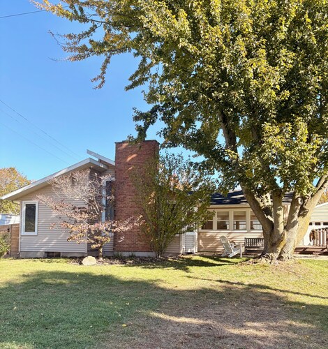 “The Stones Throw Chateau” Minutes to anywhere