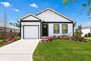 Exterior - Family Retreat - Arcade, Fire Pit, Game Room, King Bed - 2 mi Downtown! (St. Augustine)