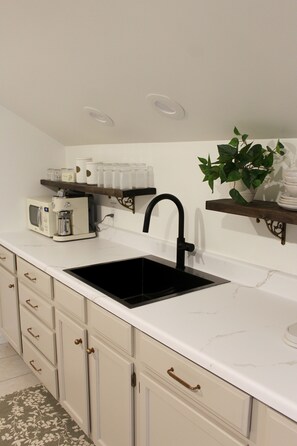 Microwave, oven, stovetop - Rt 6 Guest Suite
Charming 2 bedroom apartment near Wellsboro (Mansfield)