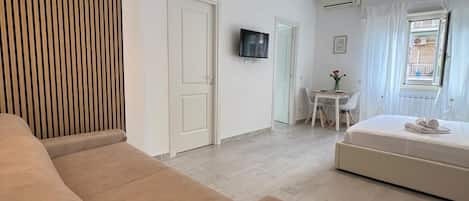 1 bedroom, desk, iron/ironing board, free WiFi