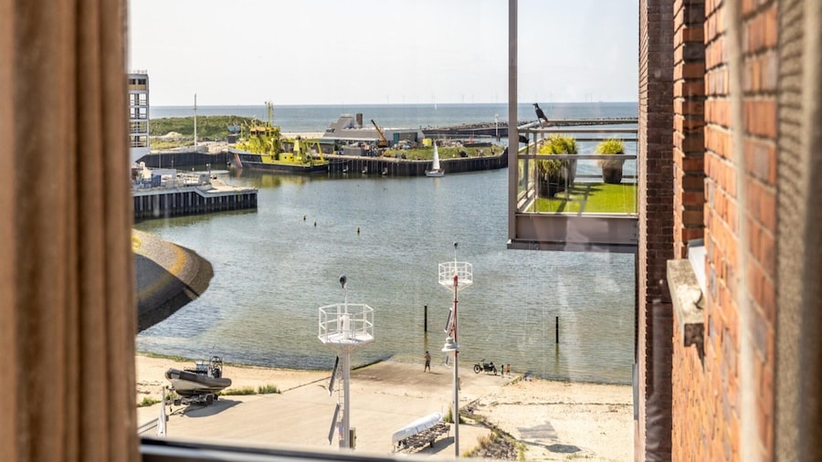 Harbor Retreat, Scheveningen