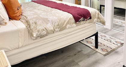 Mojave Desert 3/bed2/bath 2 King size beds full house with WiFi & street parking