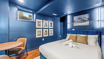 3 Schlafzimmer, Schreibtisch, Bügeleisen/Bügelbrett, Reisekinderbett