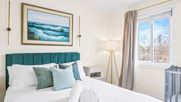 3 Schlafzimmer, Schreibtisch, Bügeleisen/Bügelbrett, Reisekinderbett