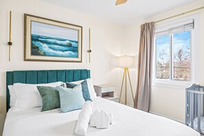 3 chambres, bureau, fer et planche à repasser, lit parapluie