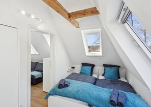 Apartment | 1 bedroom, individually furnished, bed sheets