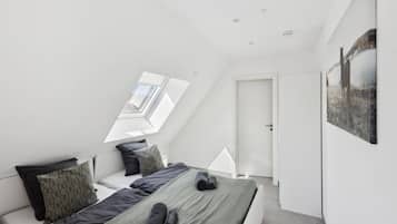 Căn hộ | 2 phòng ngủ, trang bị nội thất với thiết kế riêng biệt, bộ trải giường