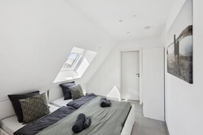 3 bedrooms, individually furnished, bed sheets