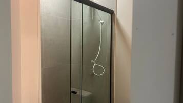 Casa geminada luxo | Banheiro | Produtos de toalete grátis, secador de cabelo, toalhas de banho