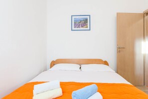 Iron/ironing board, internet, bed sheets - Studio Apartment with Mountain View (owner 4) (Vinjerac)