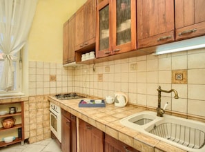 Kühlschrank, Ofen, Herdplatte, Geschirrspüler