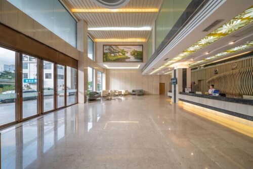 Four Seasons Hotel (Nanning Zoo Qingchuan Subway Station)
