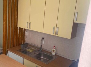 Fridge, oven, stovetop, toaster - Vir Beachfront Family Friendly Apartments - Ground Floor Apartment (Vir)
