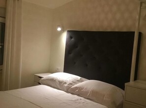 2 bedrooms, internet, bed sheets