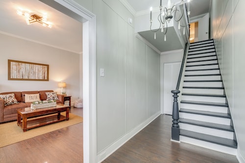 Updated & Charming! Home Near Douthat State Park