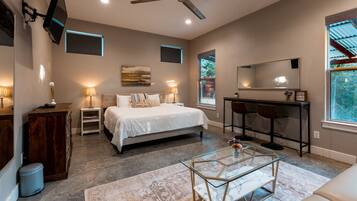 4 bedrooms, desk, iron/ironing board, bed sheets