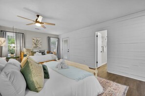 4 bedrooms, WiFi - Island Oasis, Pool+Hot Tub+Games (Savannah)