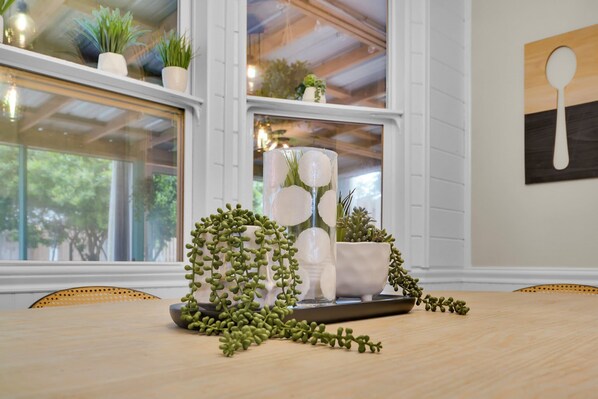 Dining - Island Oasis, Pool+Hot Tub+Games (Savannah)