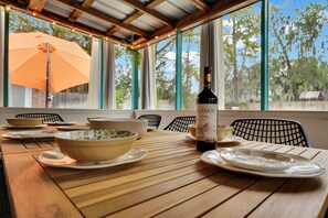 Outdoor dining - Island Oasis, Pool+Hot Tub+Games (Savannah)