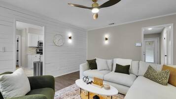 Fernseher, Kamin, Arbeitsbereiche