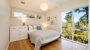 3 bedrooms, iron/ironing board, travel cot, free WiFi