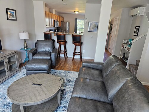 Rent both apartments in a duplex.  6 bedrooms, 2 kitchens, 2 livings rooms.