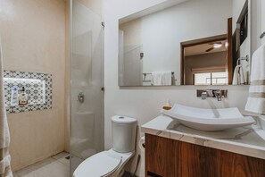 تجهيزات دش، مجففات شعر، مناشف