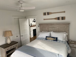 2 bedrooms, iron/ironing board, WiFi, bed sheets - Spacious 2-bed in Provincetown - high ceilings, newly remodeled, private deck (Provincetown)