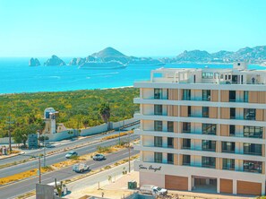 Exterior - Stylish Ocean-View Condo with Arch Views • Infinity Rooftop Pool Access (Cabo San Lucas)