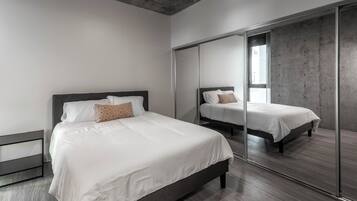 2 bedrooms, desk, iron/ironing board, travel crib