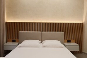 1 bedroom, iron/ironing board, WiFi, bed sheets - Chic 1-bedroom apartment in phenomenal Tirane, WiFi.
Clean apartment and netflix (Tirane)