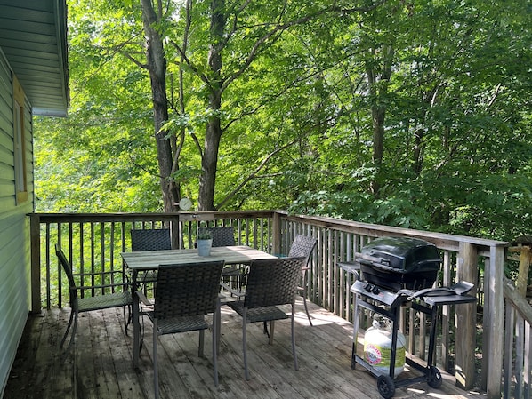 Outdoor dining - Classic Cottage Charm - relaxing & private. #1 (Battersea)