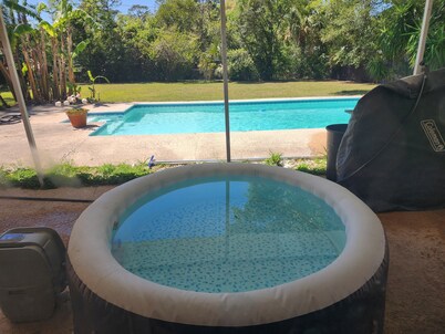 Cozy 1-bedroom mobile home Huge Inground Pool, Jacuzzi, Barbique WiFi, AC  Ocala