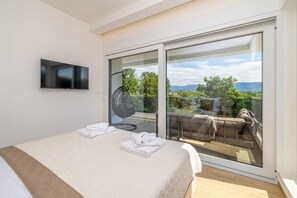 4 عدّة غرف نوم وملاءات أسرّة