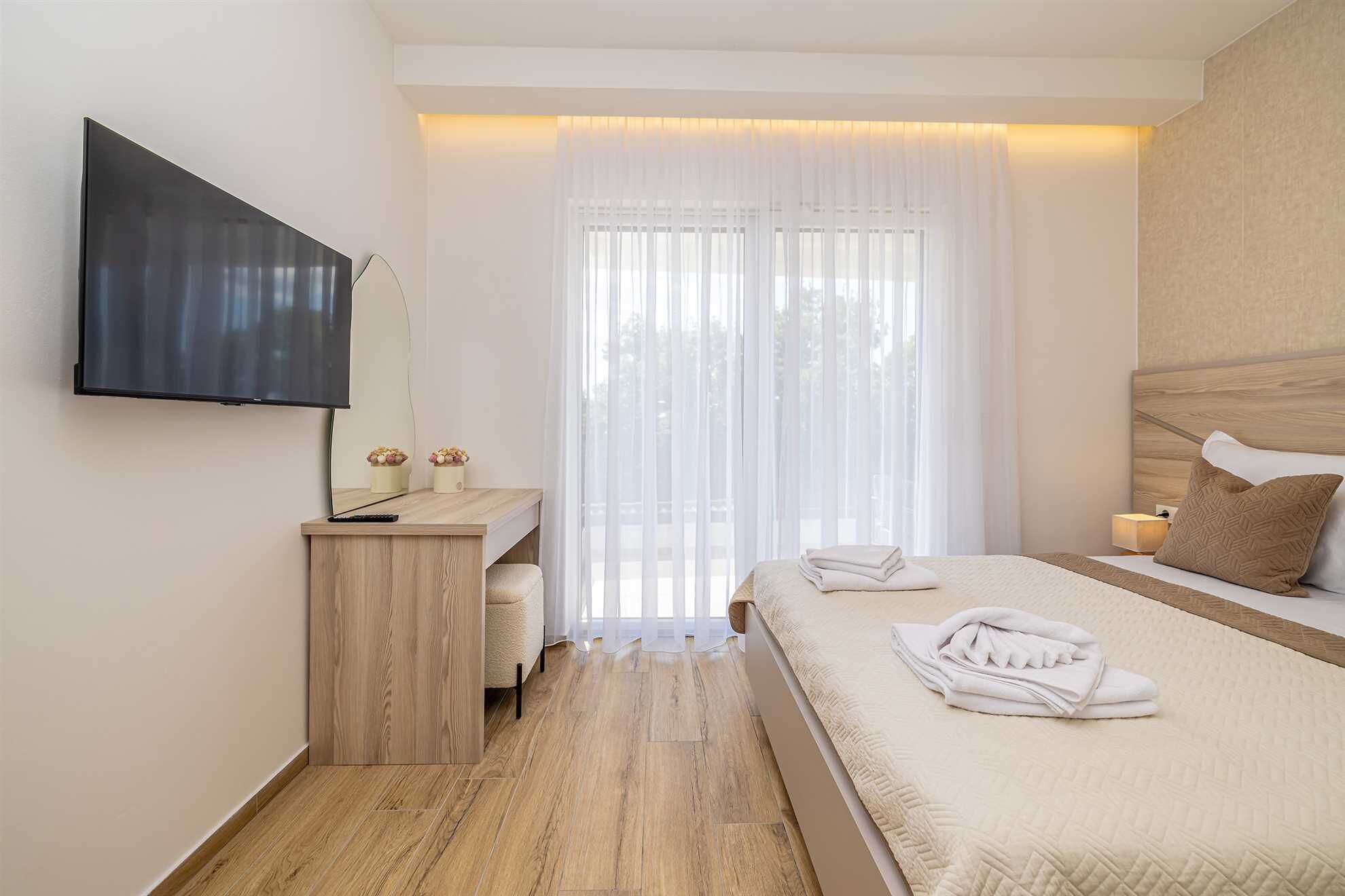 4 bedrooms, bed sheets