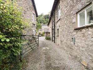 Property grounds - Pear Tree Cottage (Grange-over-Sands)