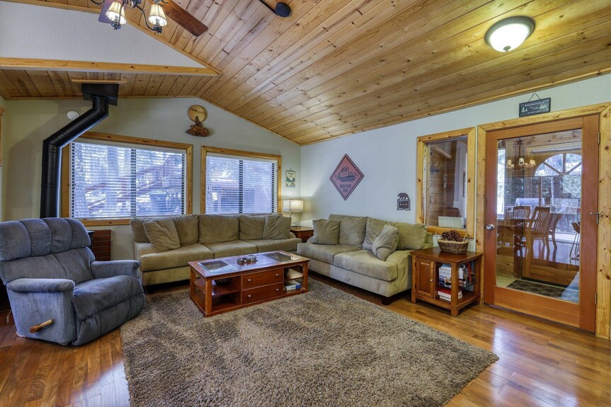 Cozy Tahoe Donner Retreat Near Lake Tahoe, Donner Lake & Palisades - Truckee, CA