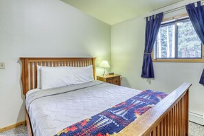 5 bedrooms, iron/ironing board, free WiFi, bed sheets