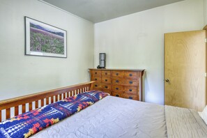 5 bedrooms, iron/ironing board, free WiFi, bed sheets