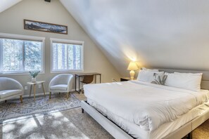 4 bedrooms, desk, iron/ironing board, free WiFi - Tahoe Donner 4BR Escape | Hot Tub & Year-Round Fun (Truckee)