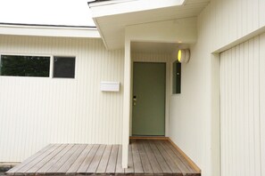 Exterior detail - Inspiring centrally-located 4-bedroom house w/ sauna, cold plunge, & gym (San Diego)